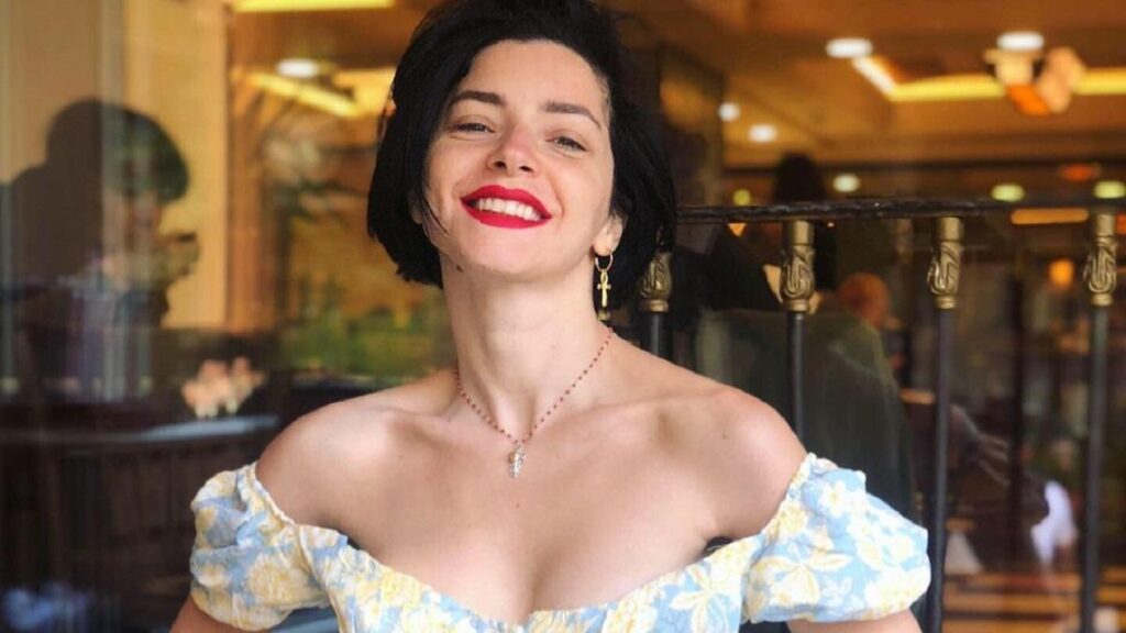 Мерве Болугур