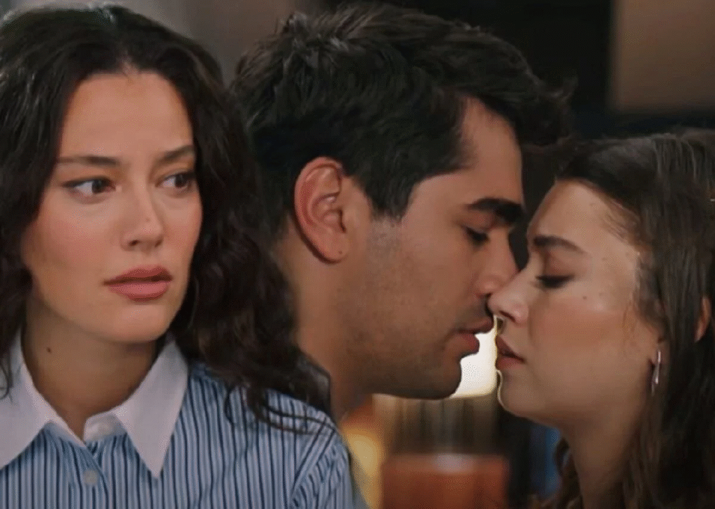 “Златно момче”: Ферит и Сейран се целуват тайно, но са разкрити