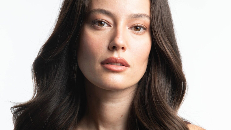 Пелин Акъл в новогодишното предаване "Гласът на Турция"